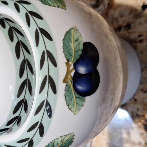 Imperial Fine Porcelain Tea Pot - Picture 2 of 9